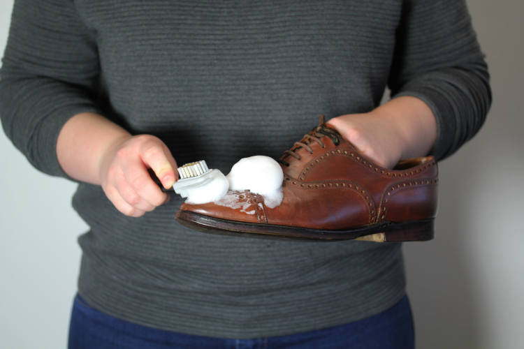 How to keep leather shoes clean discount
